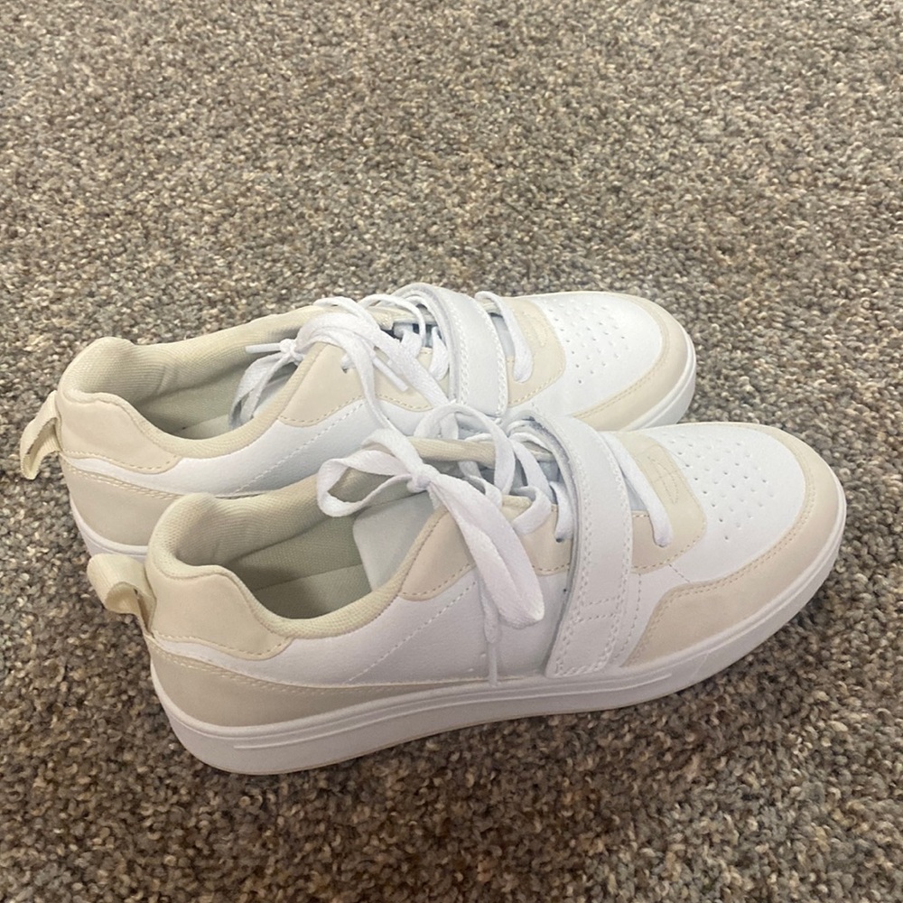 Court Sneakers